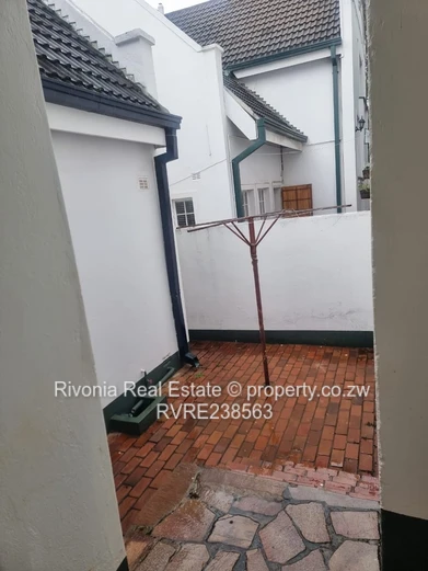 3 Beds Helensvale ,fully furnished garden flat to let 