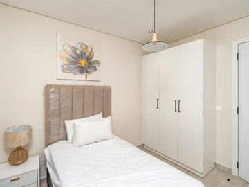 3 Bedroom Flat & Apartment