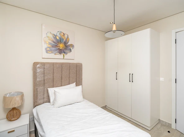 3 Bedroom Flat & Apartment