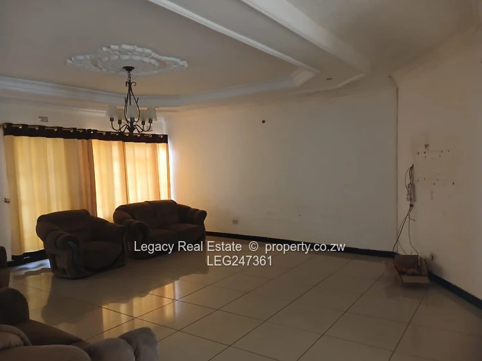 Glaudina Double Lounge Home With Boreholes And Solar