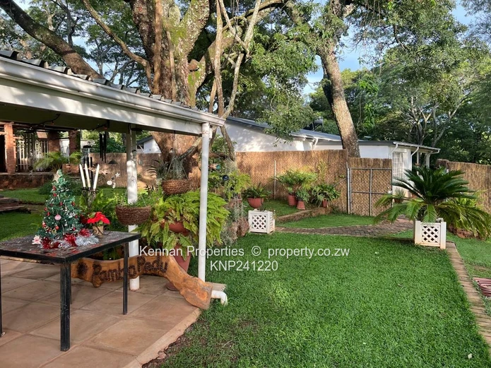 Spacious property on 7,5acres of land with beautiful msasa trees