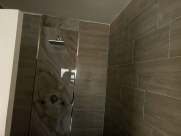 4 Bedroom Flat & Apartment