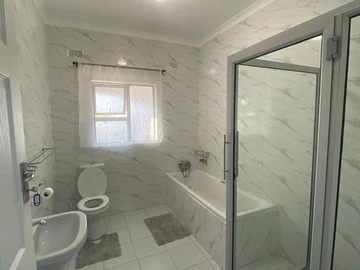 3 Bedroom Flat & Apartment