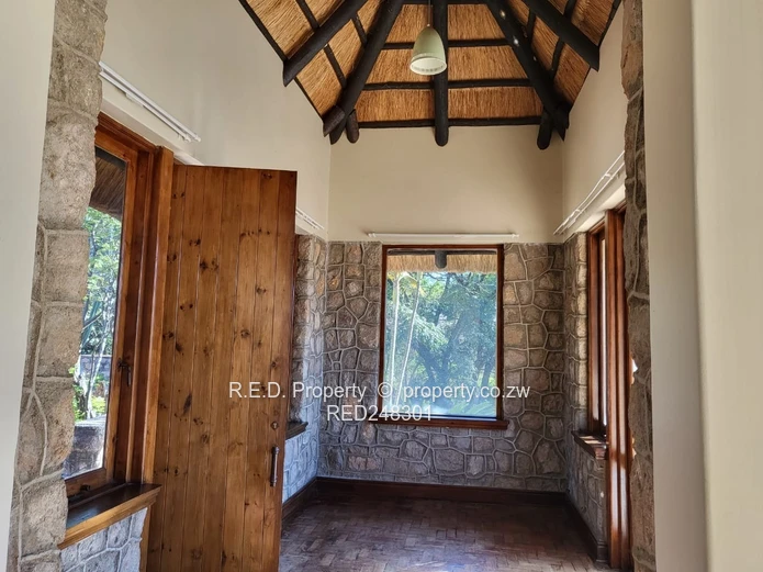 3 Bedroom Home In Burnside To Let!