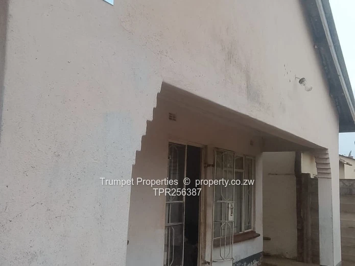 Mufakose 4-Bed Walled Home, Gated with Verandah & Paved Yard