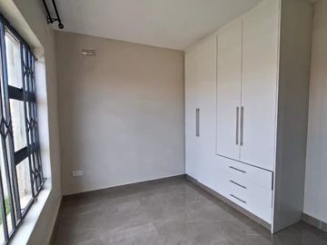 2 Bedroom Flat & Apartment