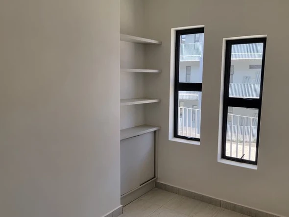 2 Bedroom Flat & Apartment