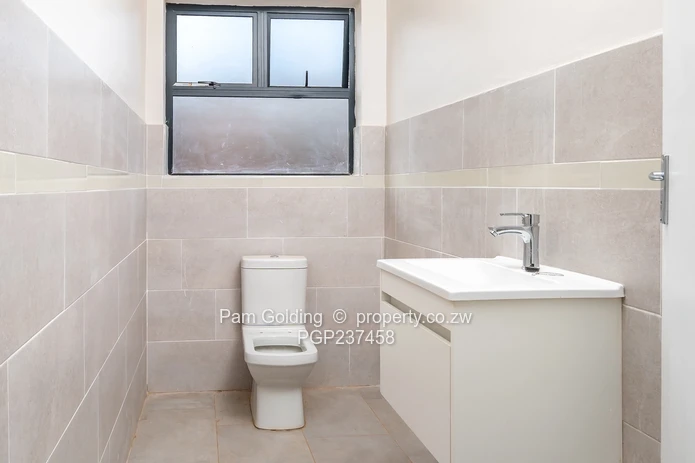 Modern 4 Bedroom home with a prolific borehole