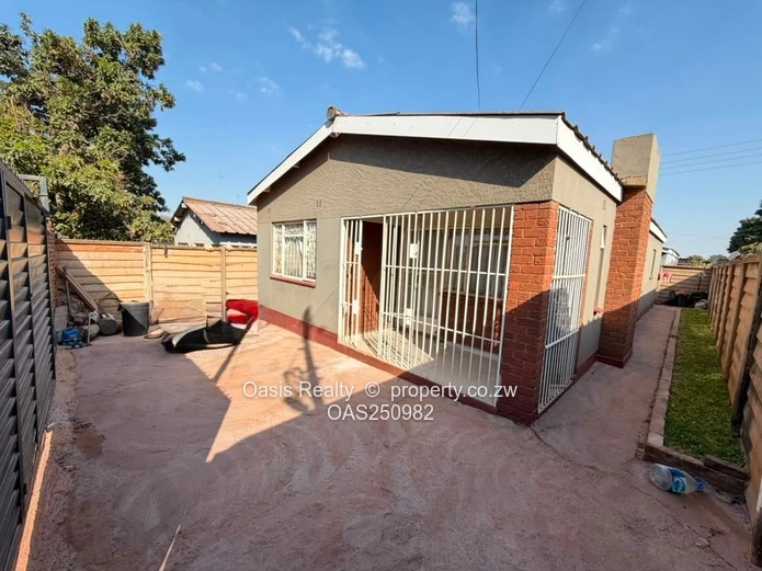 Conveniently Located Warren Park 1 House for Sale| Deeds Available