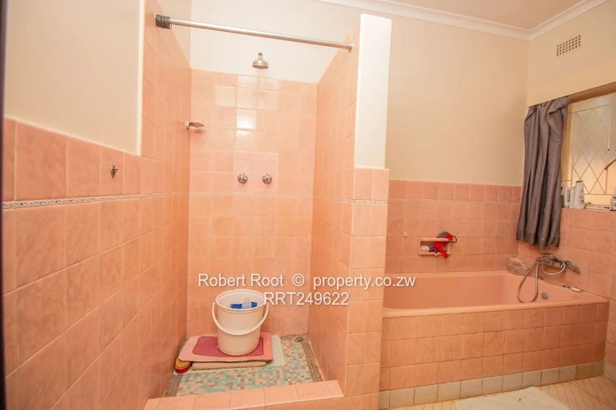 Greystone Park: Furnished 4-bed with Pool & Borehole