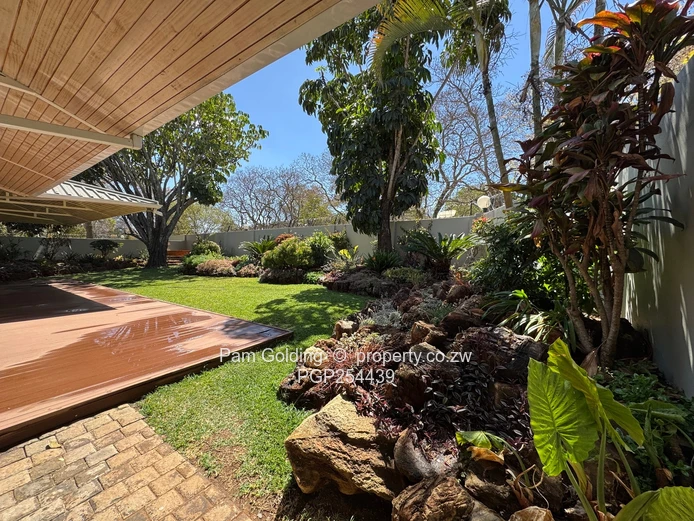Newlands – Spacious 3 Bedroom Townhouse In Exclusive Complex