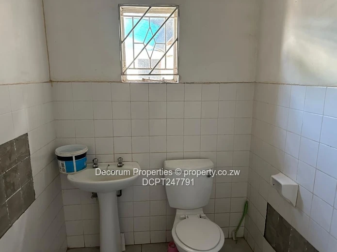 Spacious 5-Bed Home  in Bluff Hill