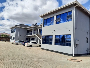 3 Bedroom Flat & Apartment