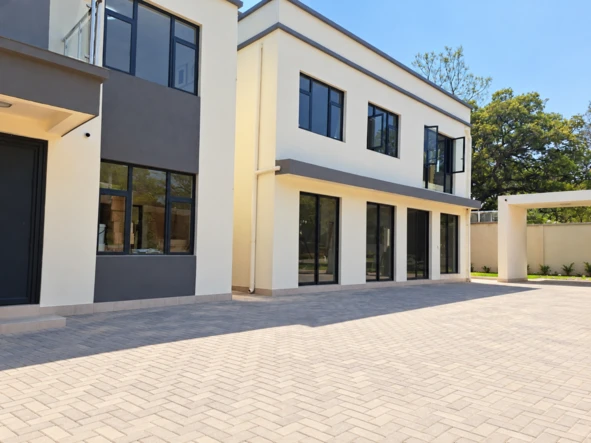 4 Bedroom Flat & Apartment