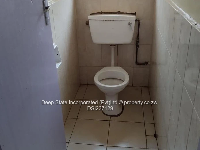 Warrent D house for sale (150m from Bulawayo road)