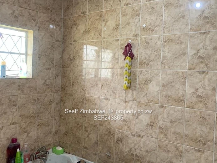 Spacious 4-Bed Marlborough Home on 9,070 m² with a Cottage