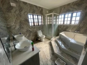 6 Bedroom House