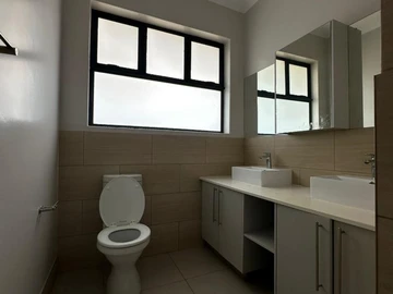 4 Bedroom Flat & Apartment