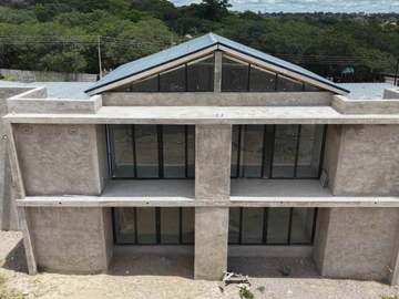 4 Bedroom Flat & Apartment