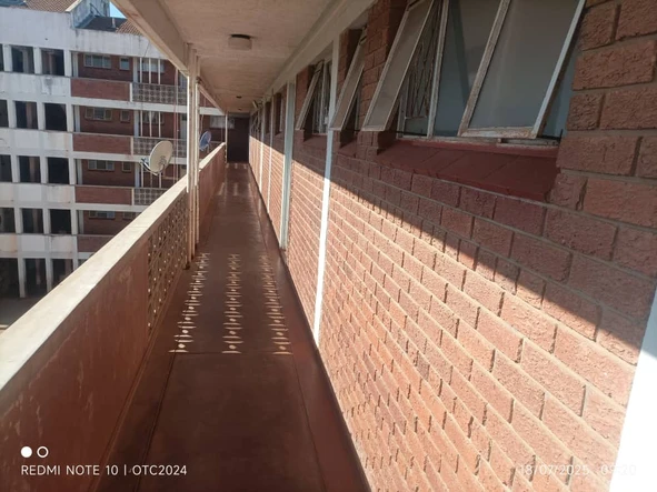 2 Bedroom Flat & Apartment