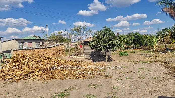 400m² Stand with 3 Rooms in Ushewokunze, Harare South (Sole Mandate)