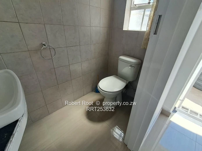 Neat recently renovated 2 bed duplex apartment 