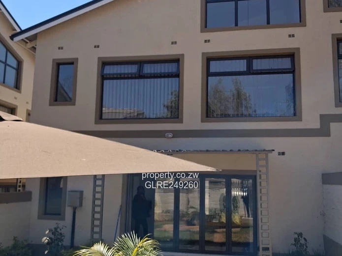 Modern 3-Bed Apartment with Borehole in Newlands