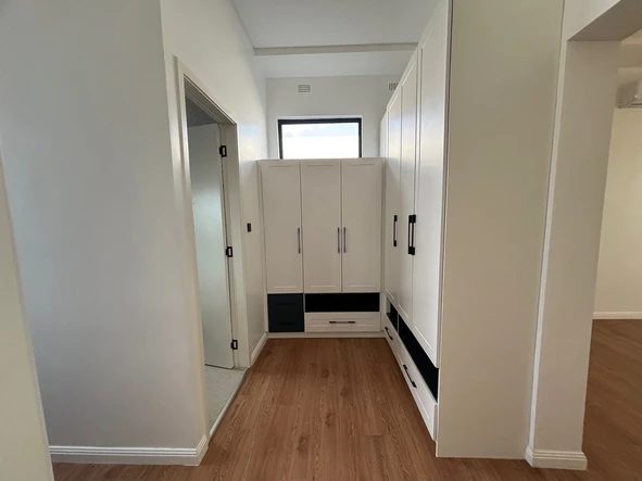 4 Bedroom Flat & Apartment