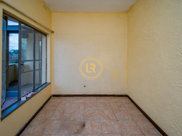 2 Bedroom Flat & Apartment