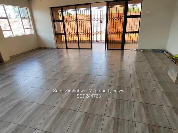 4 bed -House in Mahatshula