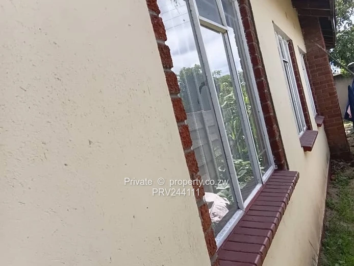 New 5-Bed Chitungwiza Home, Brick & Walled Yard, Fully serviced area (Sole Mandate)