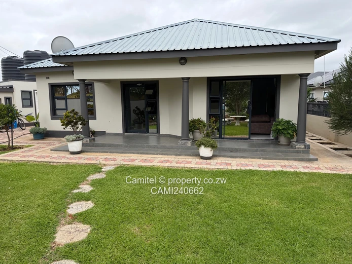 2 bed cluster in Arlington with borehole ,back up solar system 