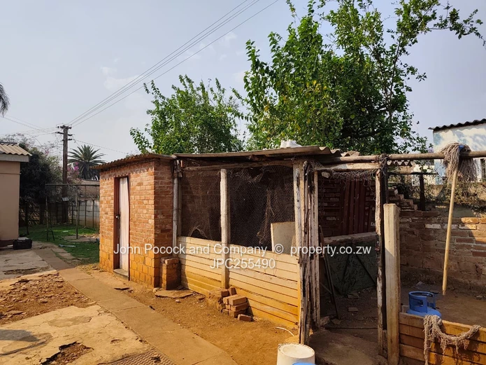 Malindela 5 Bedroom Home – Renovators Dream