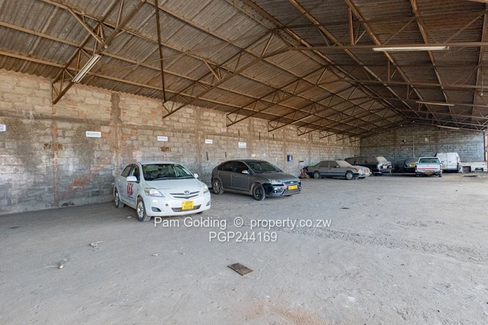 Versatile Industrial Property on 4946sqm