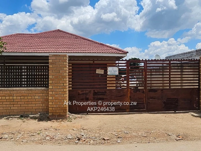House for Sale – Mainway Meadows