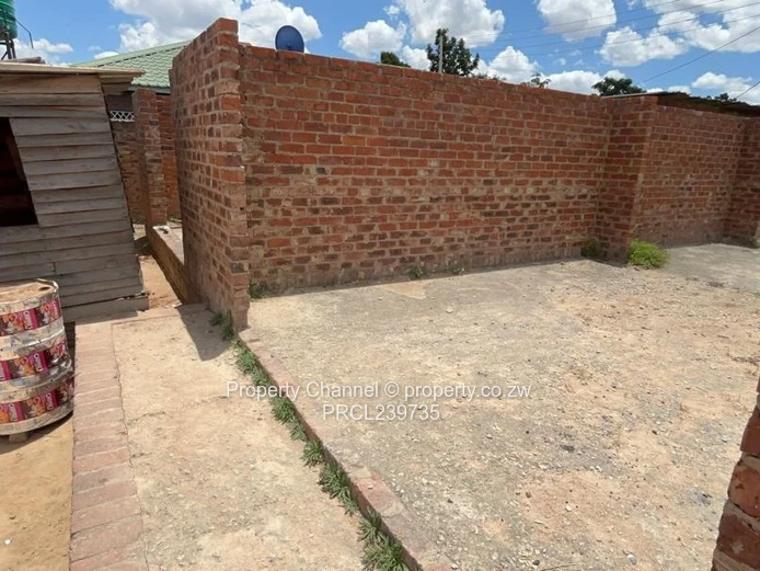 COMPLETE TO TASTE! 4 Bedroom House Southlea Park 