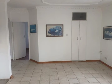 2 Bedroom Flat & Apartment