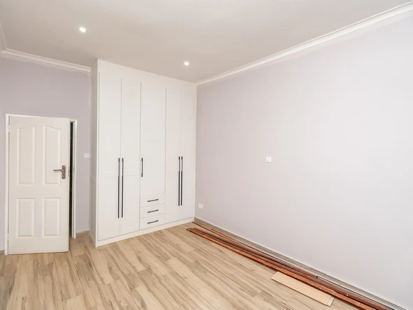 3 Bedroom Flat & Apartment