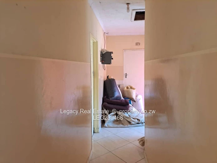 Dzivarasekwa Gunhill Family Home with ensuite & borehole