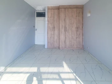 2 Bedroom Flat & Apartment