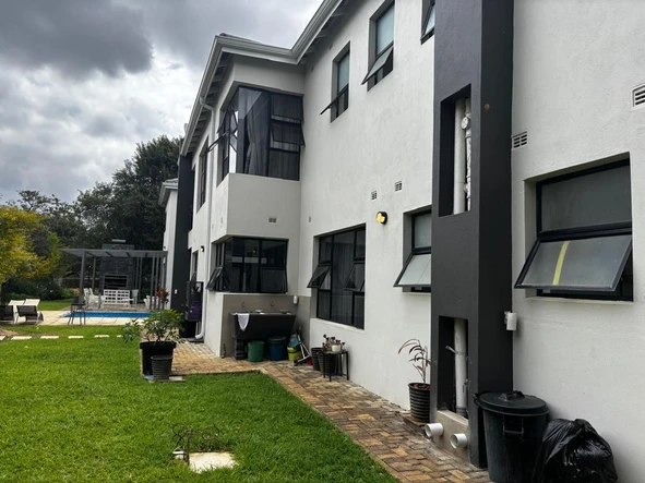 6 Bedroom House