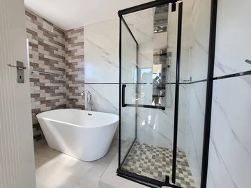 4 Bedroom Flat & Apartment