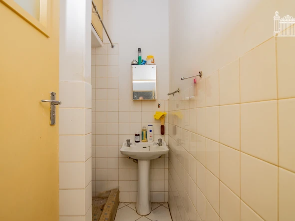 2 Bedroom Flat & Apartment