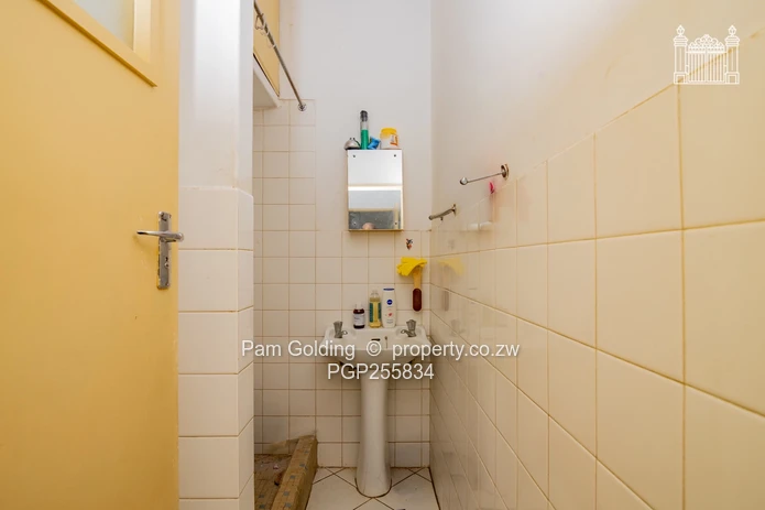 Riviera Court! A Stone Throw Away From Fife Avenue Shops!