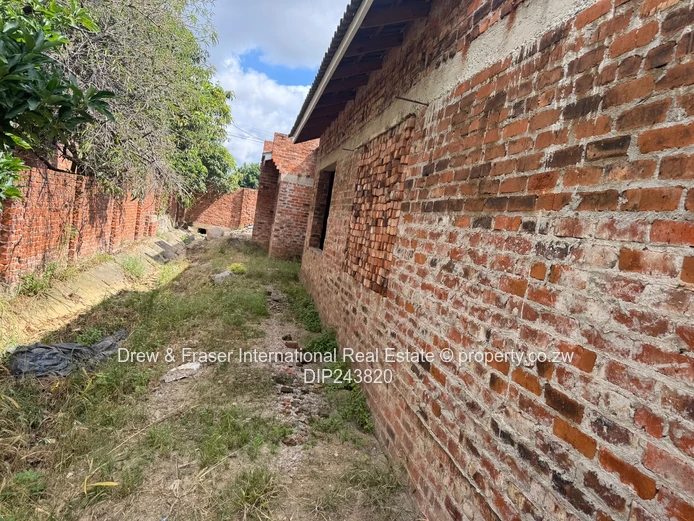 Unfinished 4-Bed House with Deed, Double Garage Zimre Park $75k (Sole Mandate)