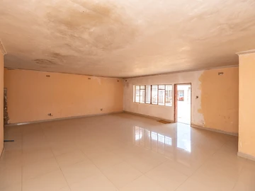 3 Bedroom Flat & Apartment