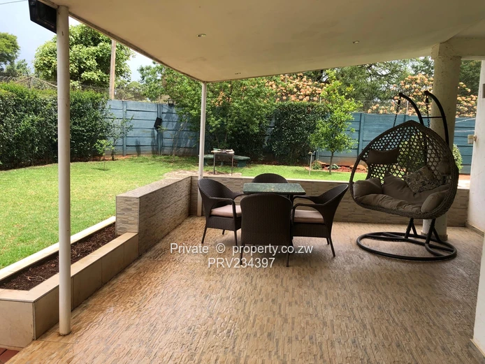 Beautifully Renovated Highlands Townhouse (With Modern Finishings) (Sole Mandate)