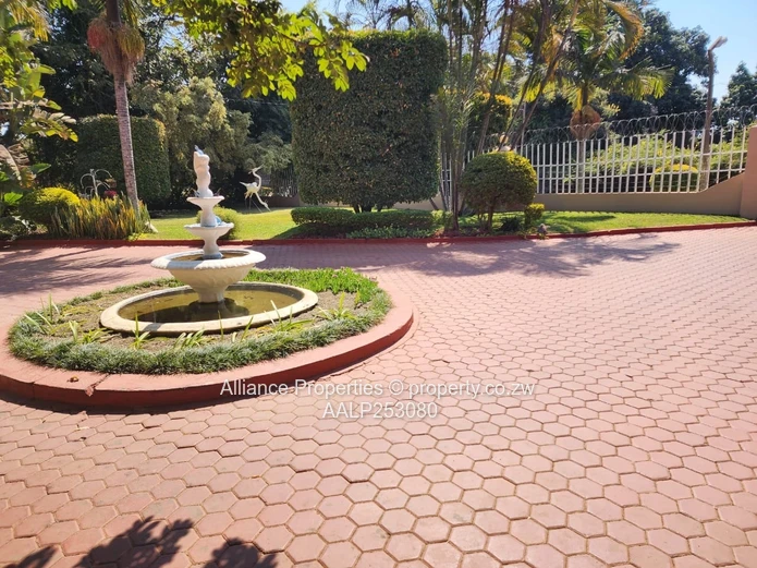 Massive, lovely 6 bed home in Borrowdale