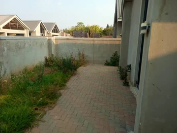 4 Bedroom Flat & Apartment