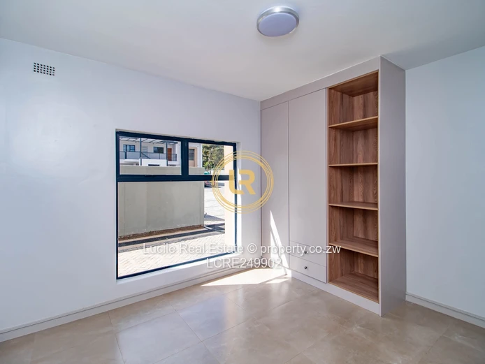Comfortable Modern Living in Highlands